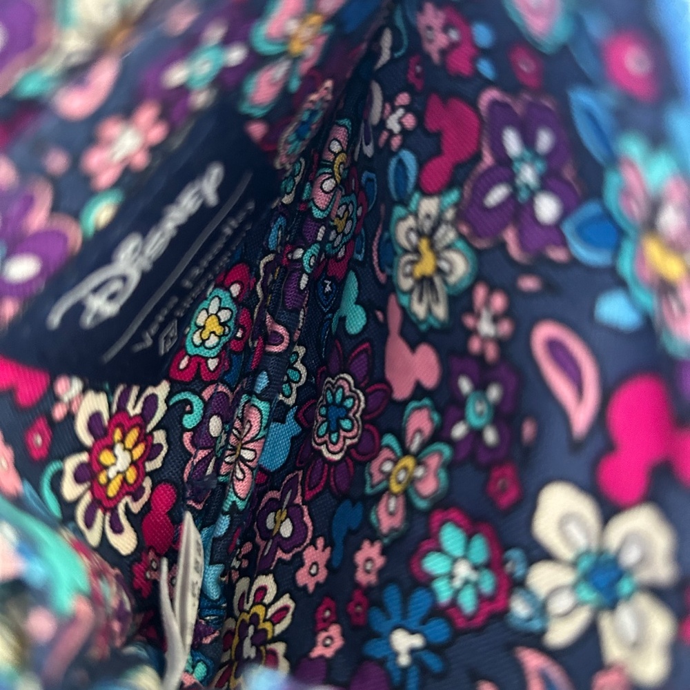 Vera Bradley Disney Zip ID Case Mickey Clip - Picture 3 of 3